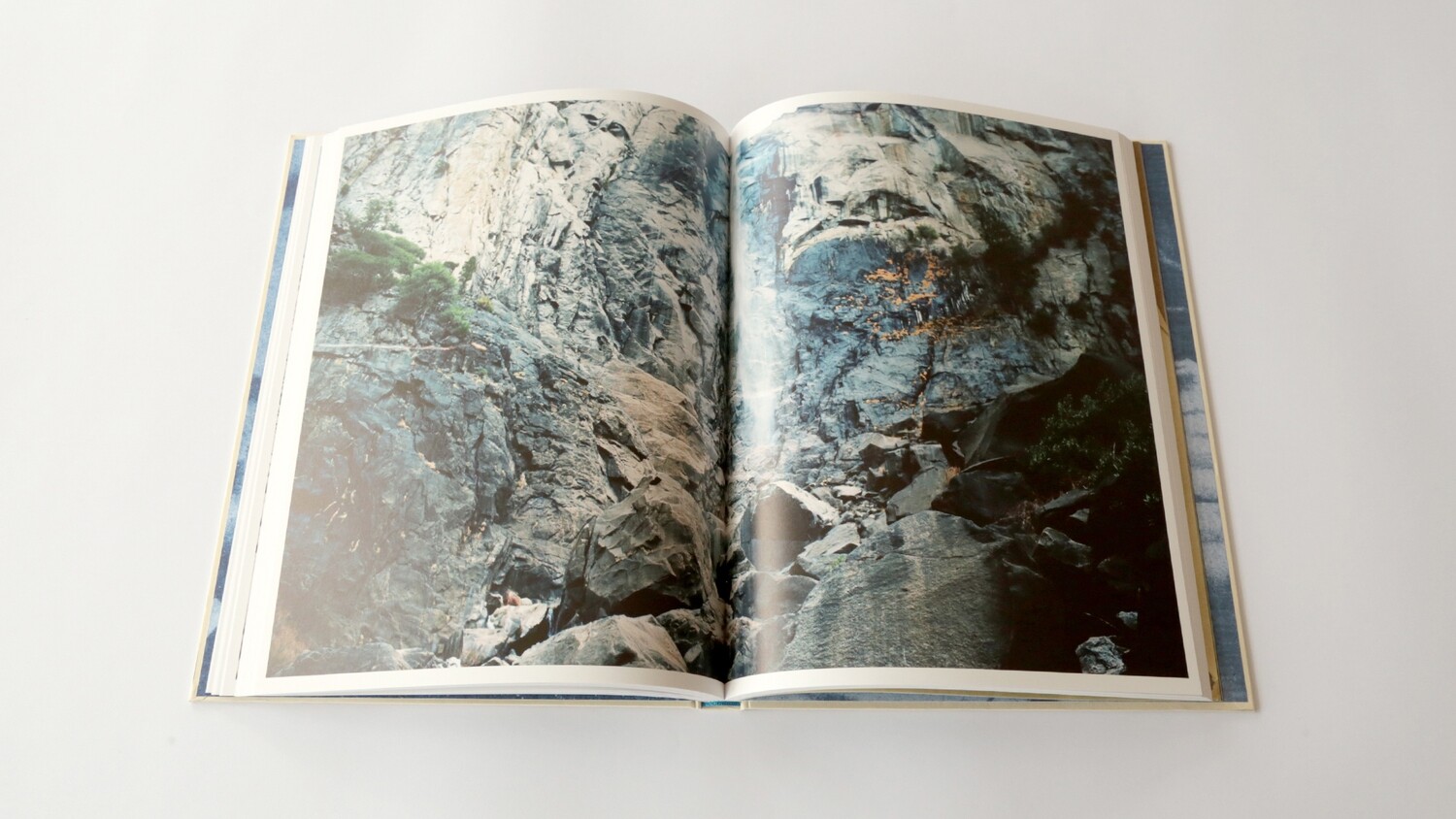 アート・デザイン・音楽 lara gasparotto / ask the dusk Lara Gasparotto: Ask the Dusk – COPYRIGHT Bookshop