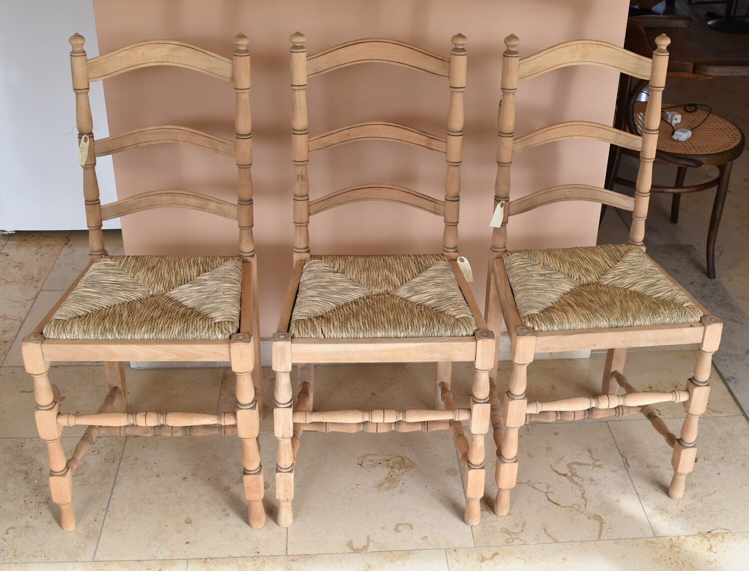 ANCIENNES CHAISES DE RESTAURANT
