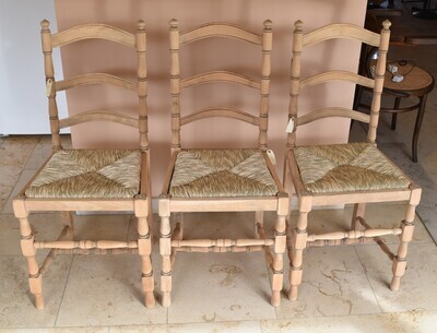 ANCIENNES CHAISES DE RESTAURANT