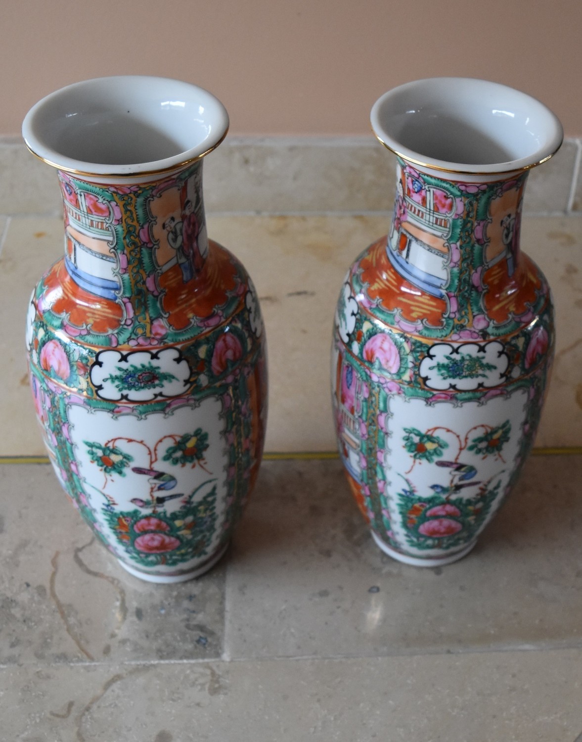 PAIRE DE VASE EN CERAMIQUE POLYCHROME