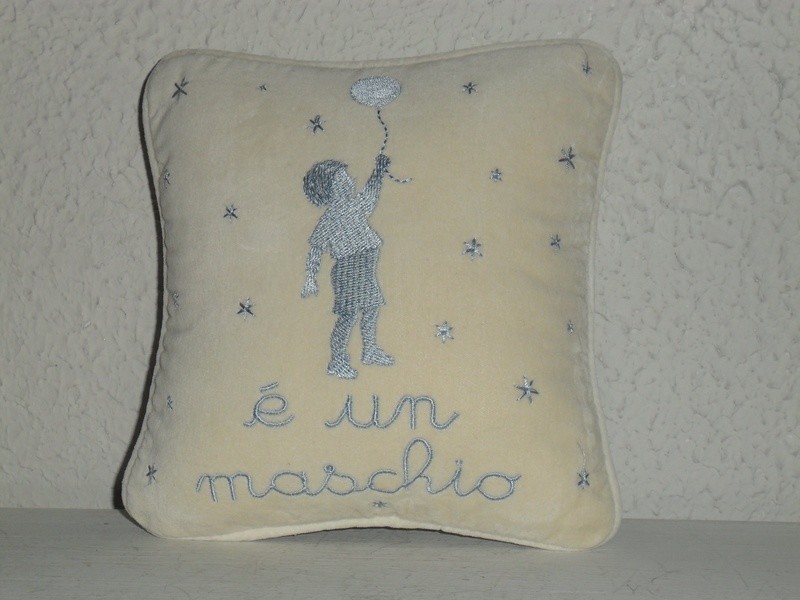 CUSCINO in Velluto &quot;E&#39; UN MASCHIO&quot; - FIORIRA&#39; UN GIARDINO - FINE SERIE - SC. -60%