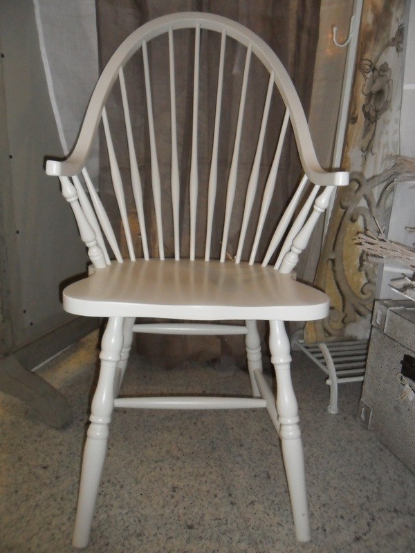 SEDIA in LEGNO di colore BIANCO LUCIDO