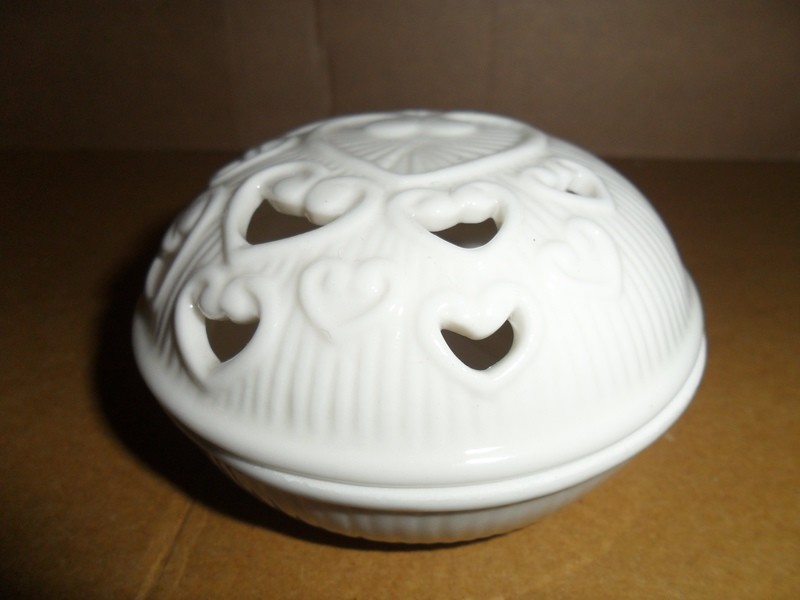 SCATOLINA rotonda in CERAMICA di color AVORIO