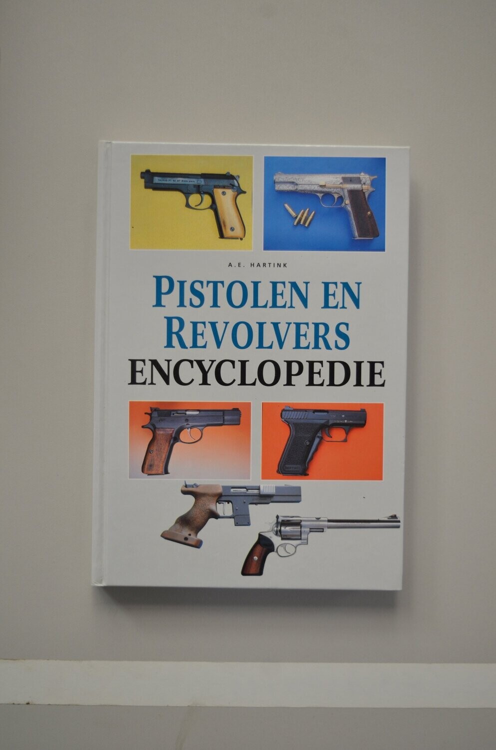 Pistolen En Revolvers Encyclopedie	A. E. Hartink