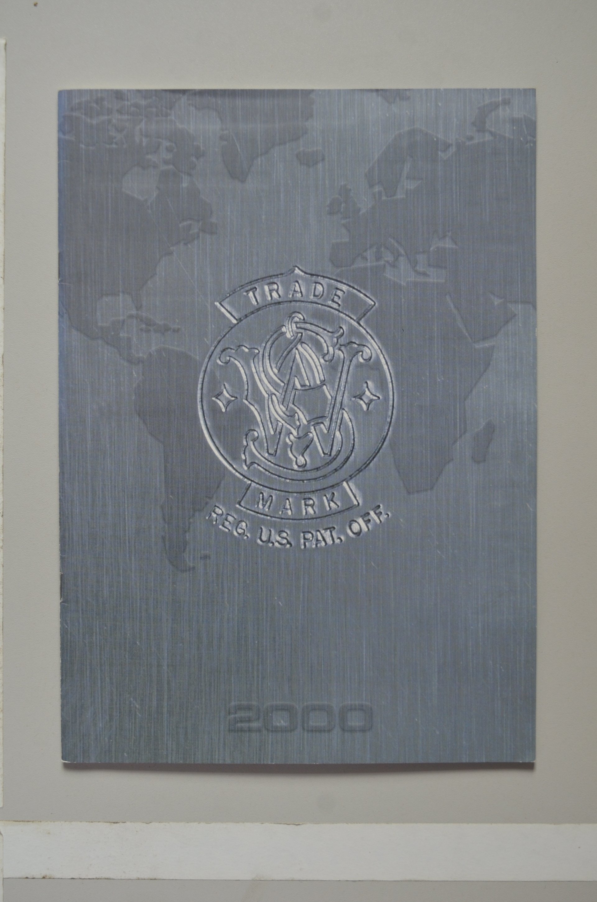 Smith & Wesson Product catalogue 2000