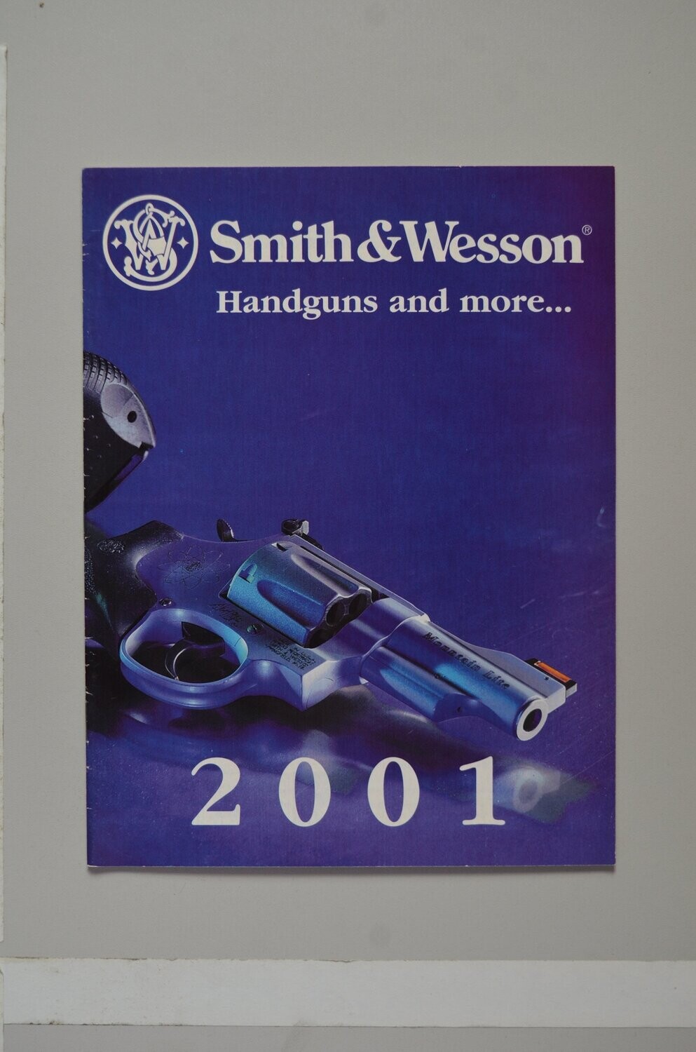 Smith & Wesson Product catalogue 2001