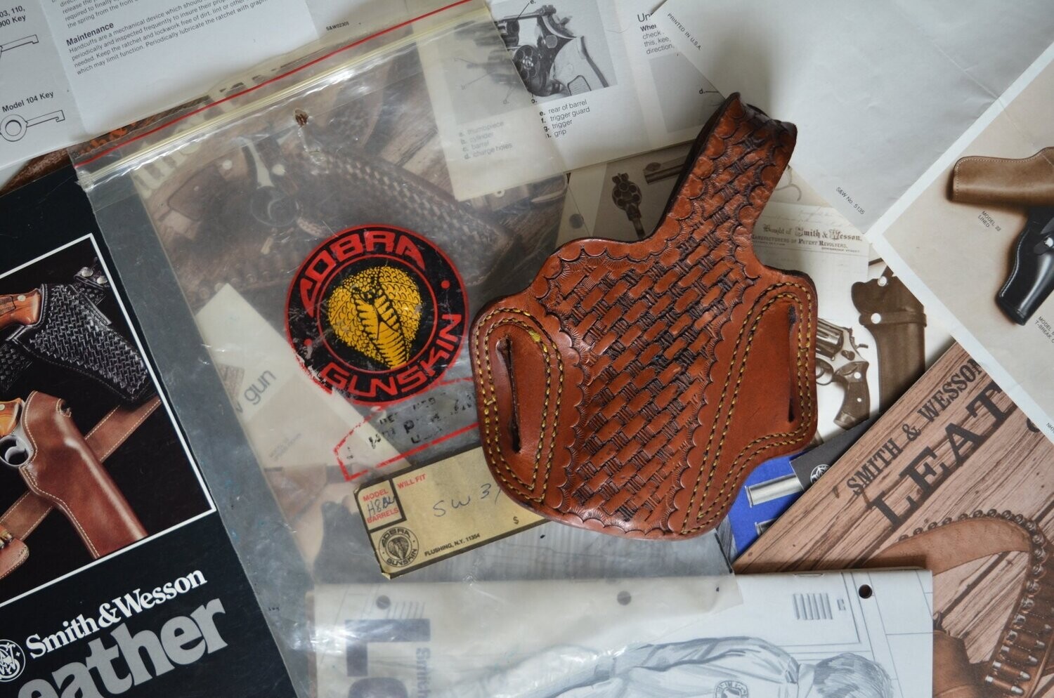 Cobra Gunskin	Pancake holster