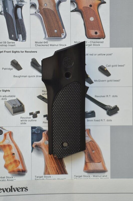 S&W	Grips
