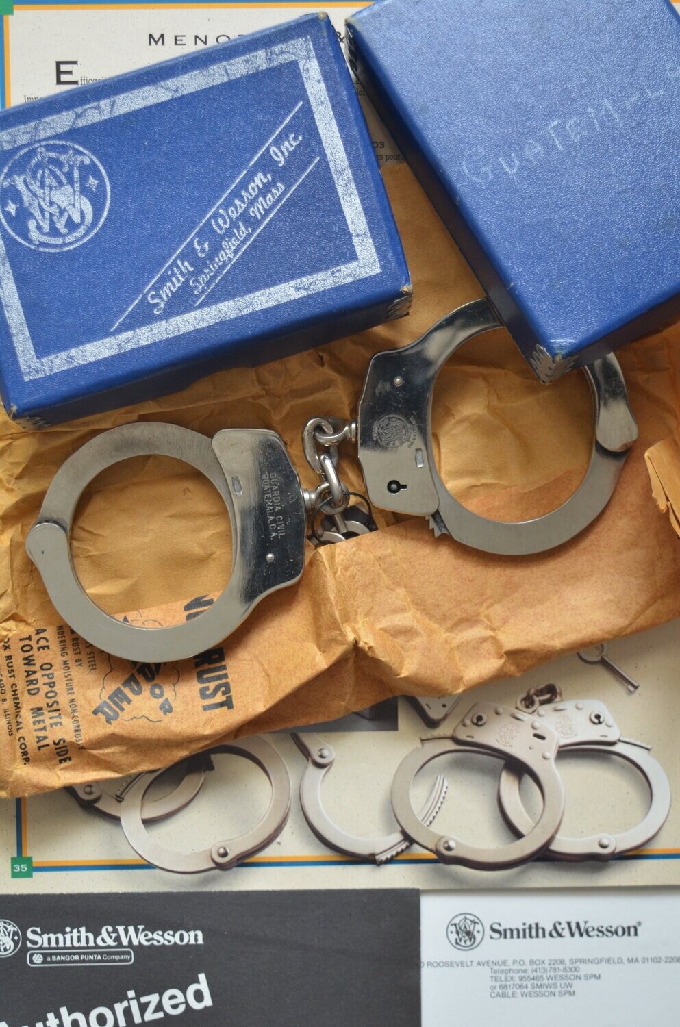 S&W	Handcuffs