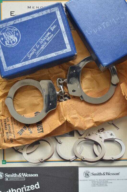 S&W	Handcuffs