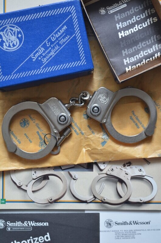 S&W	Handcuffs