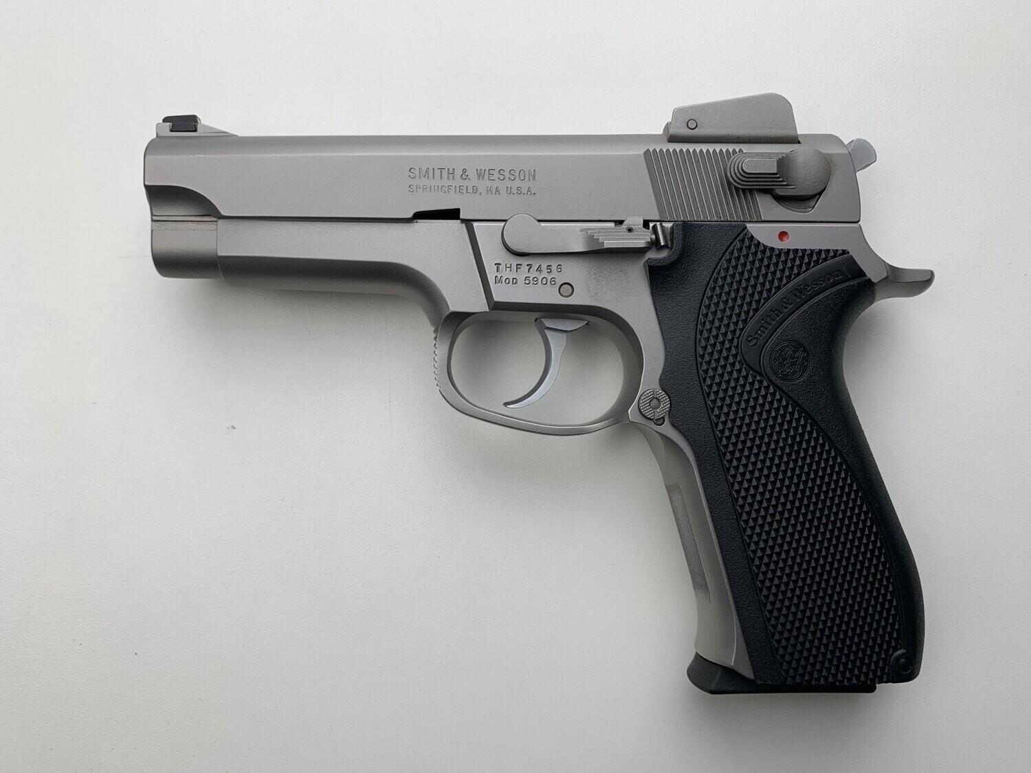 S&W	5906	FULL SIZE DA - DOUBLE STACK		3 RD	9 MM