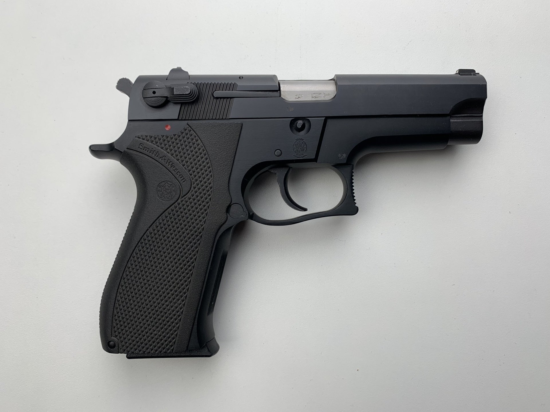 S&W	5904	FULL SIZE DA - DOUBLE STACK		3 RD	9 MM