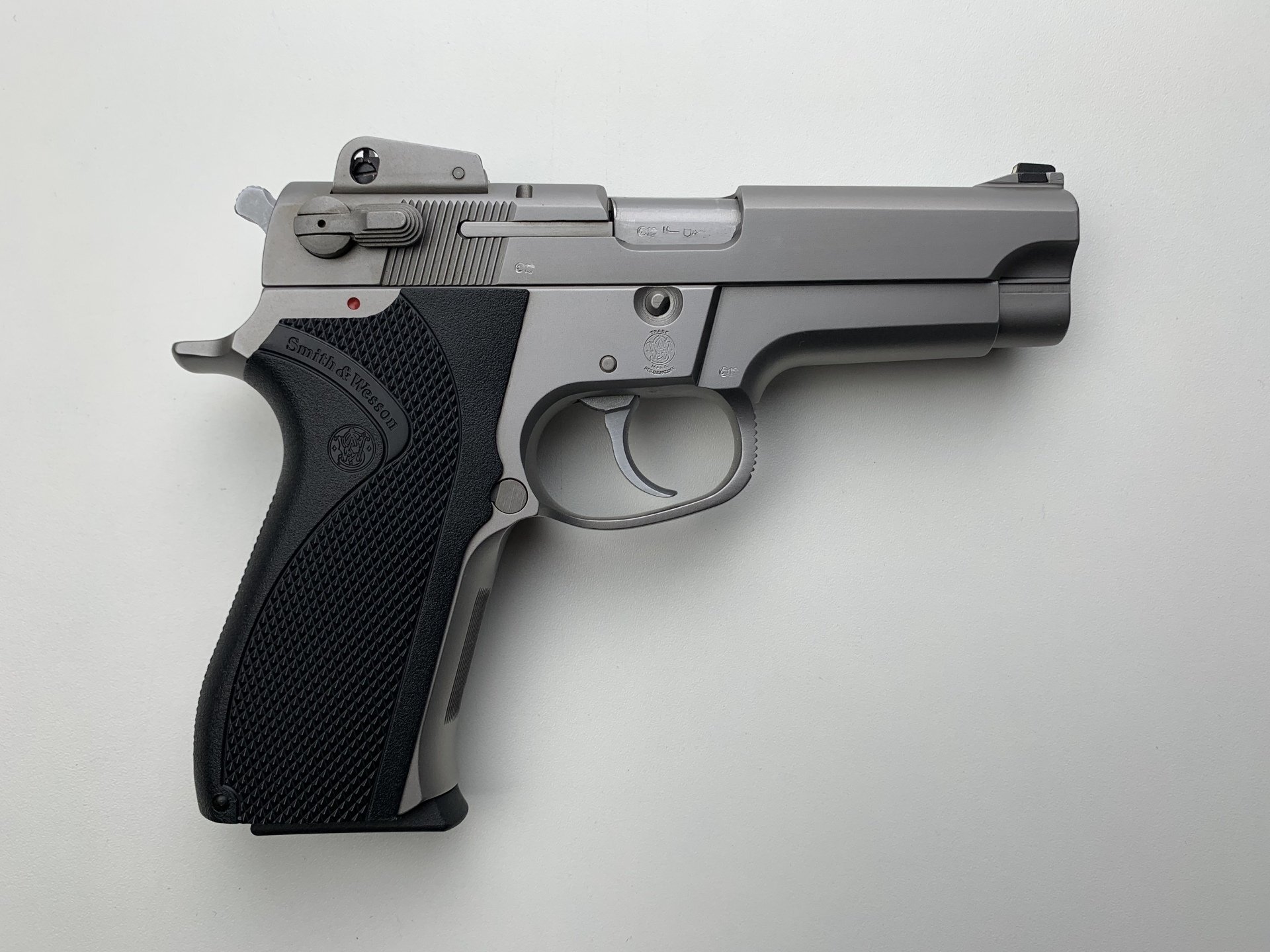 S&W	5906	FULL SIZE DA - DOUBLE STACK		3 RD	9 MM