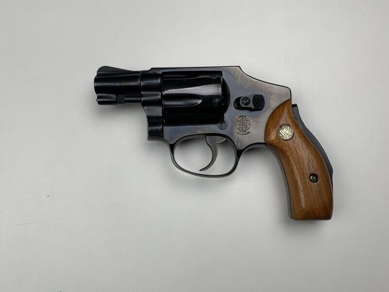 S&W	40		THE CENTENNIAL	J	38 SPL