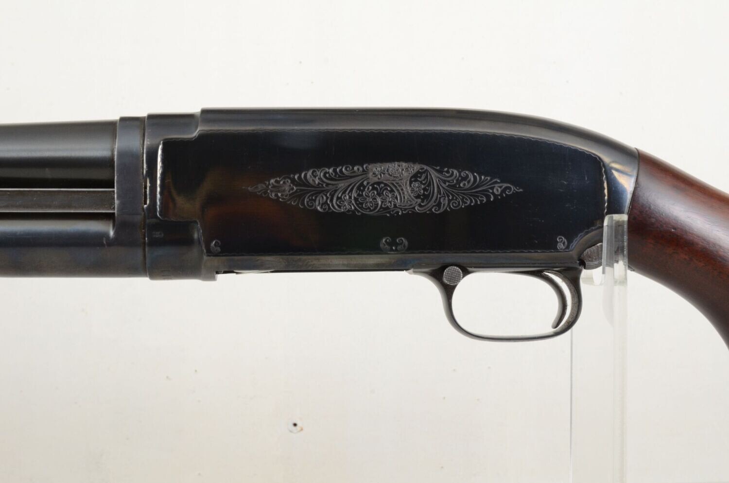 WINCHESTER	12	PRE 64	FACTORY ENGRAVING / TAKE DOWN