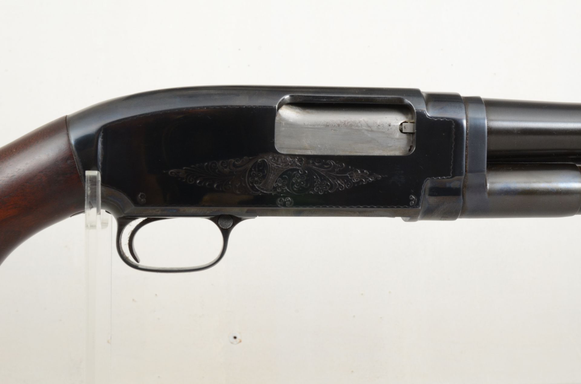 WINCHESTER	12	PRE 64	FACTORY ENGRAVING / TAKE DOWN