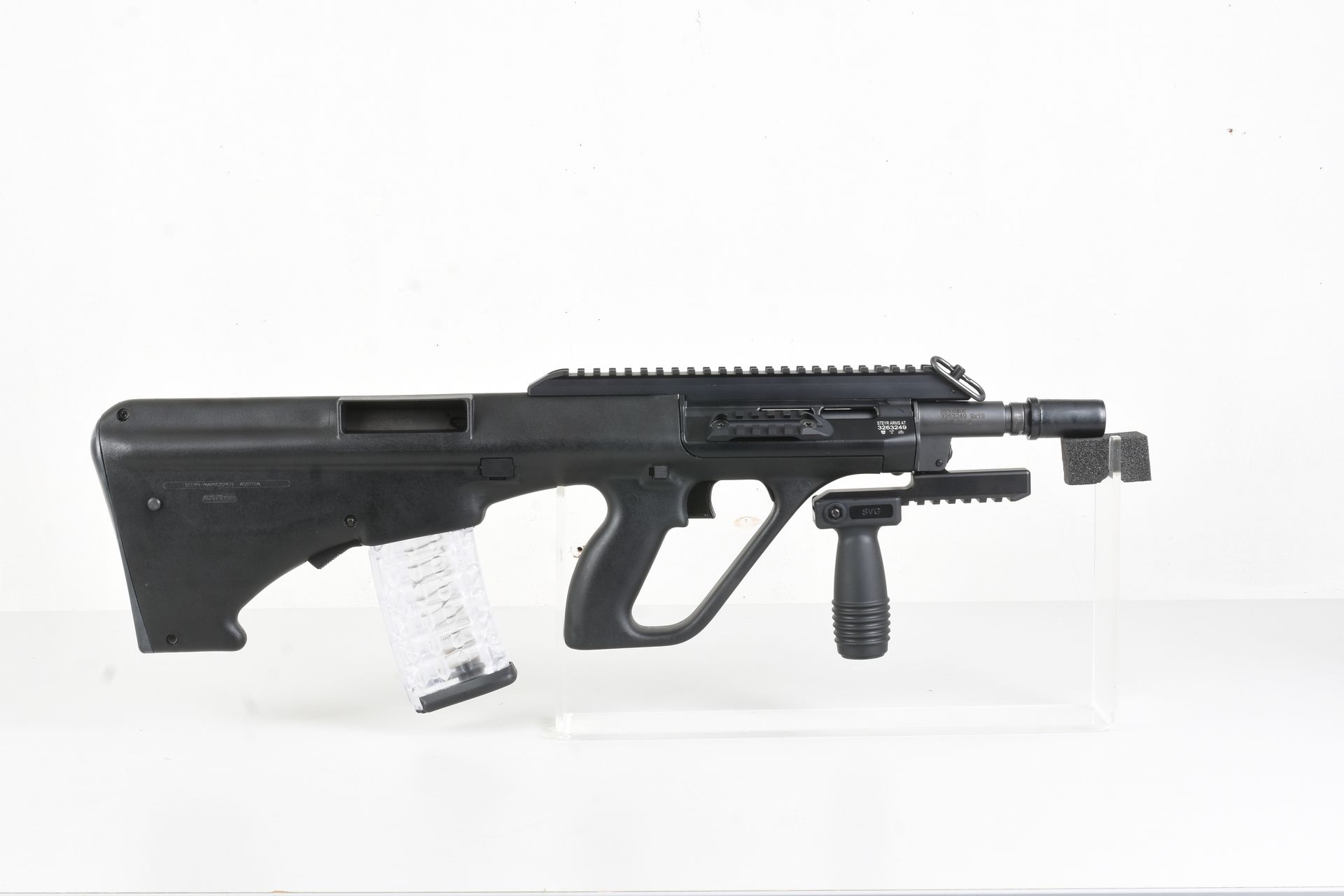 Steyr AUG car 9x19mm SMG