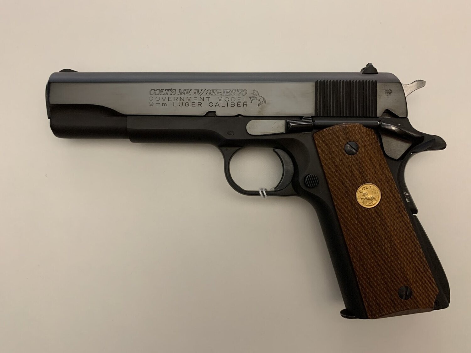COLT 1911 GOVERNEMENT SERIE 70 MK IV 9 MM COLT 1911 GOVERNEMENT SERIE 70 MK IV 9 MM
