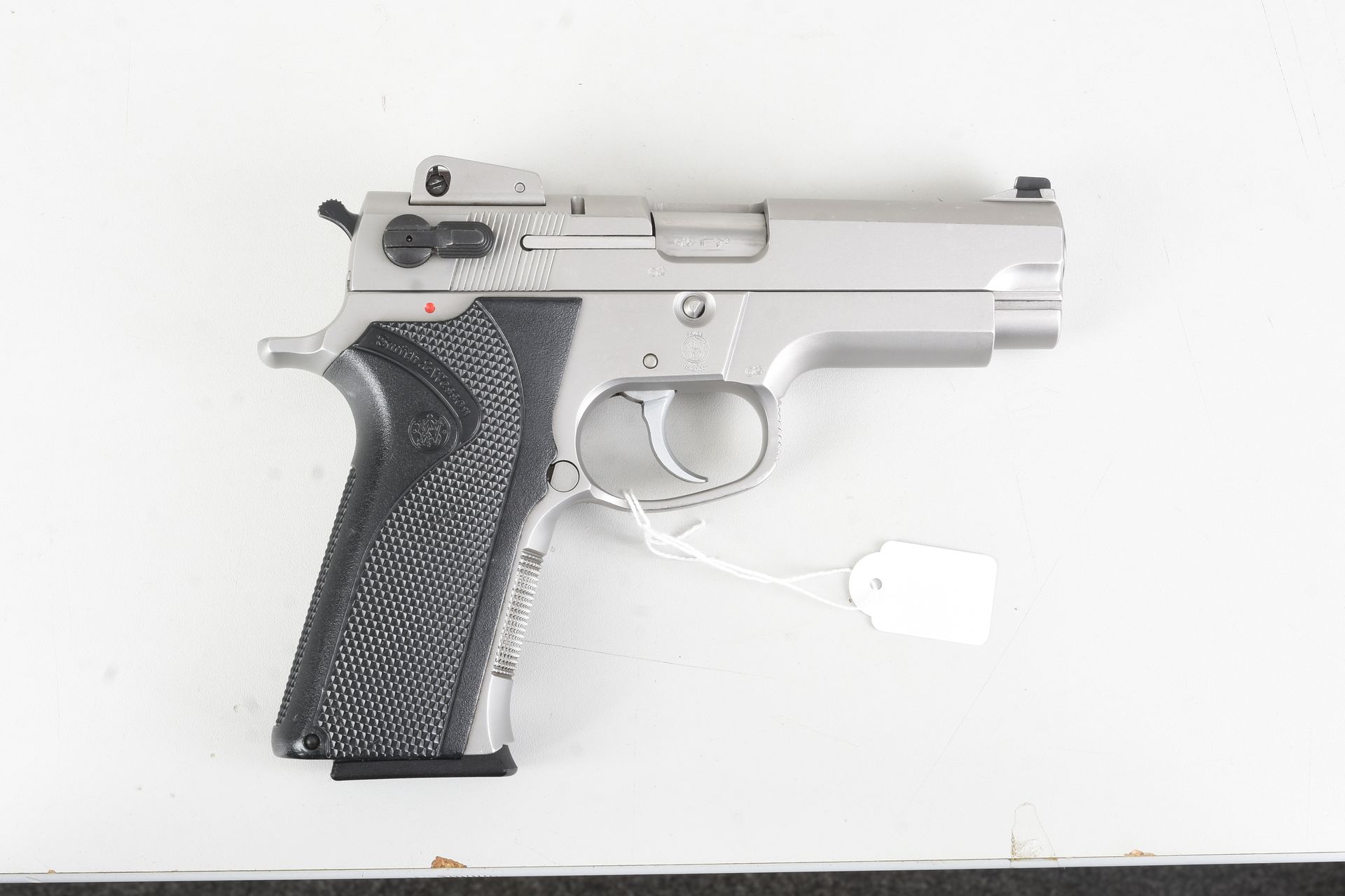 SMITH & WESSON	4006 40 S&W 3RD GEN PISTOL