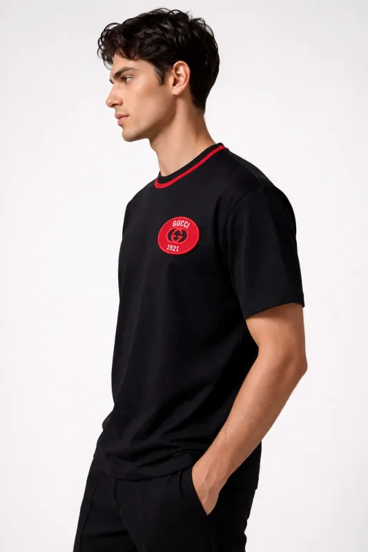 Gucci black red badge tee men side profile model fit view