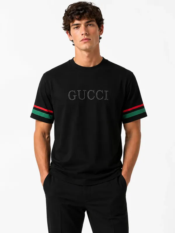 gucci black logo t shirt men's model front fit view stripe sleeve detail