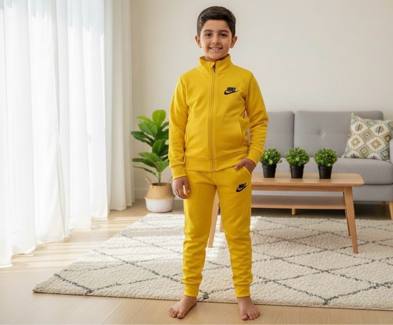 طقم شتوي رياضي   بنطلون وقميص روعة