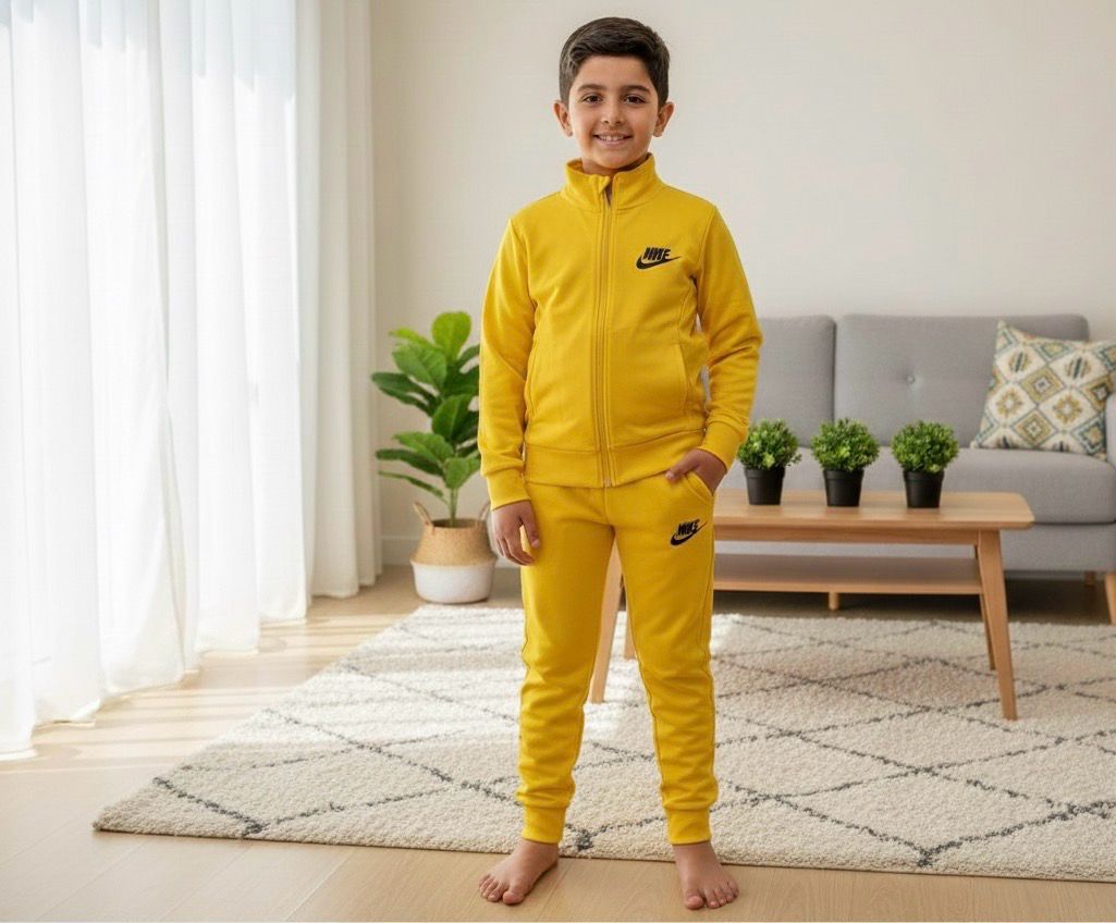 طقم شتوي رياضي   بنطلون وقميص روعة