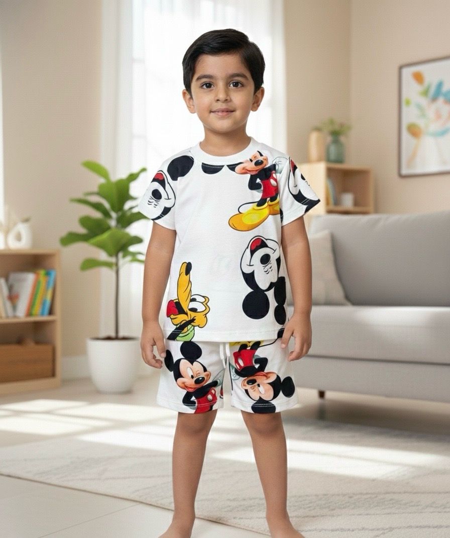طقم أولاد من قطعتين  . قميص وشورت