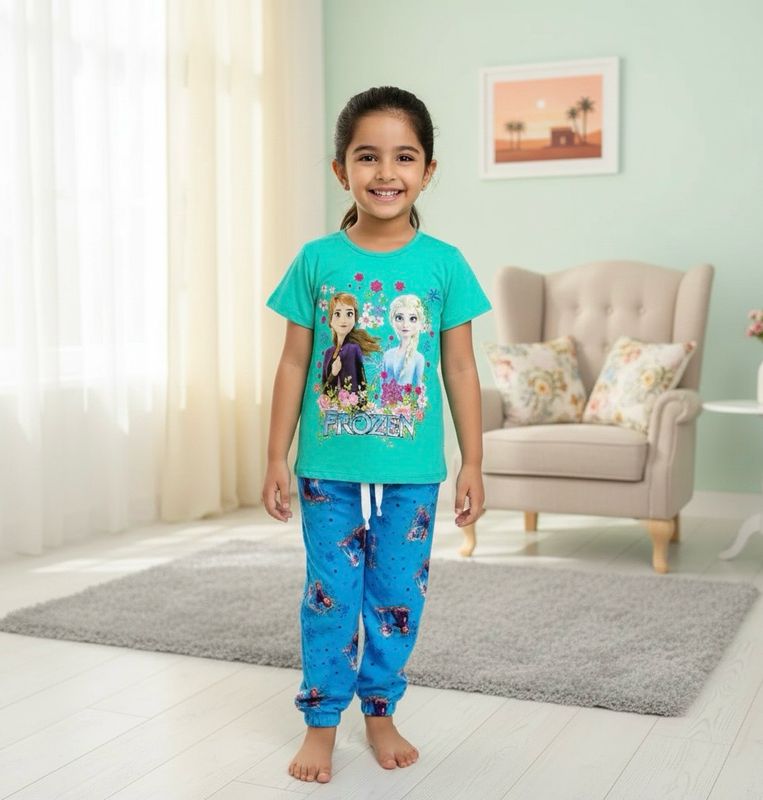 طقم بنات رووعة من قطعتين ماركة