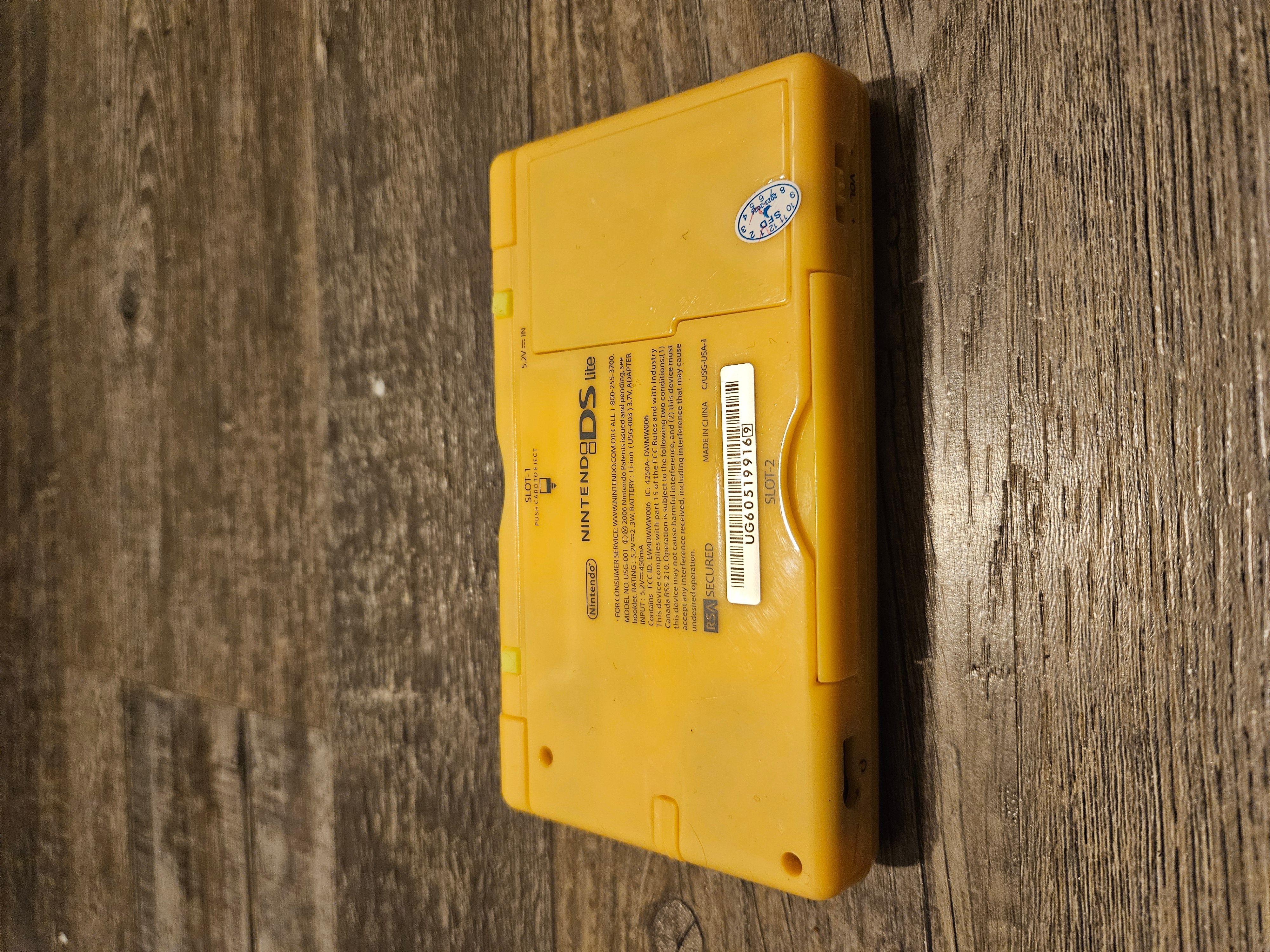 Nintendo DS Lite Console 29