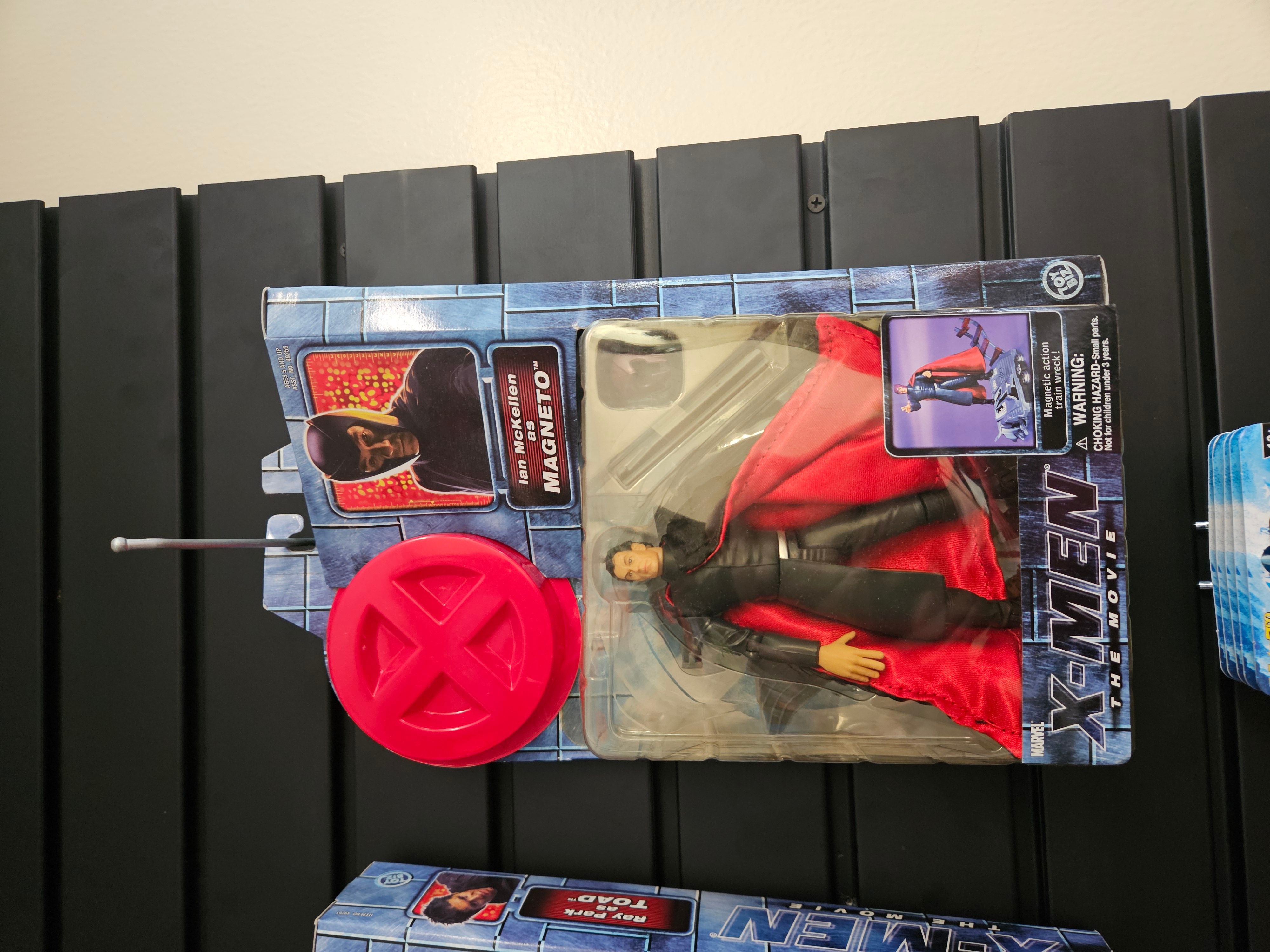 Marvel Toy Biz X-Men Movie: Magneto Action Figure (Ian McKellen) - Sealed 2
