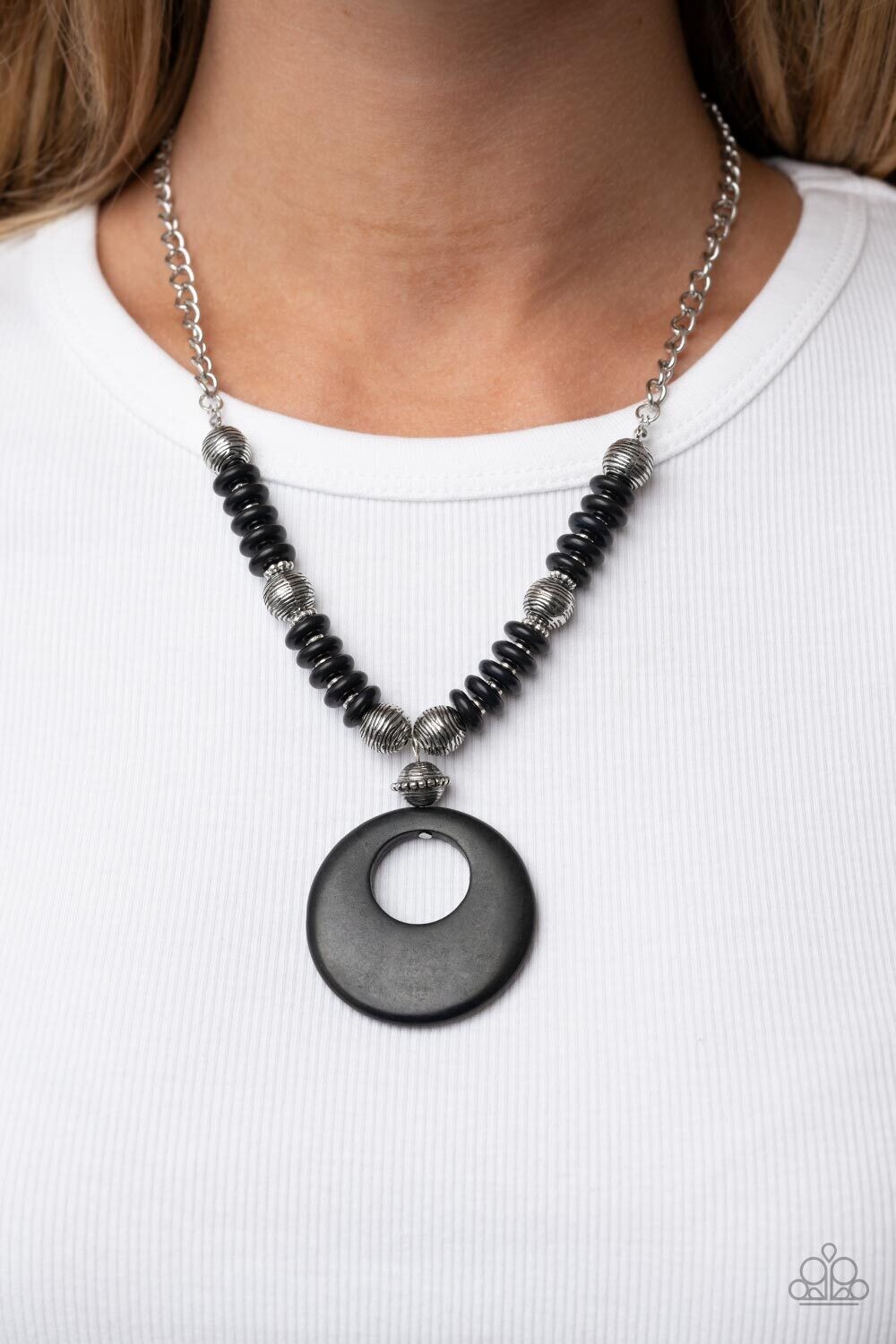 Oasis-Goddess-Black Necklace