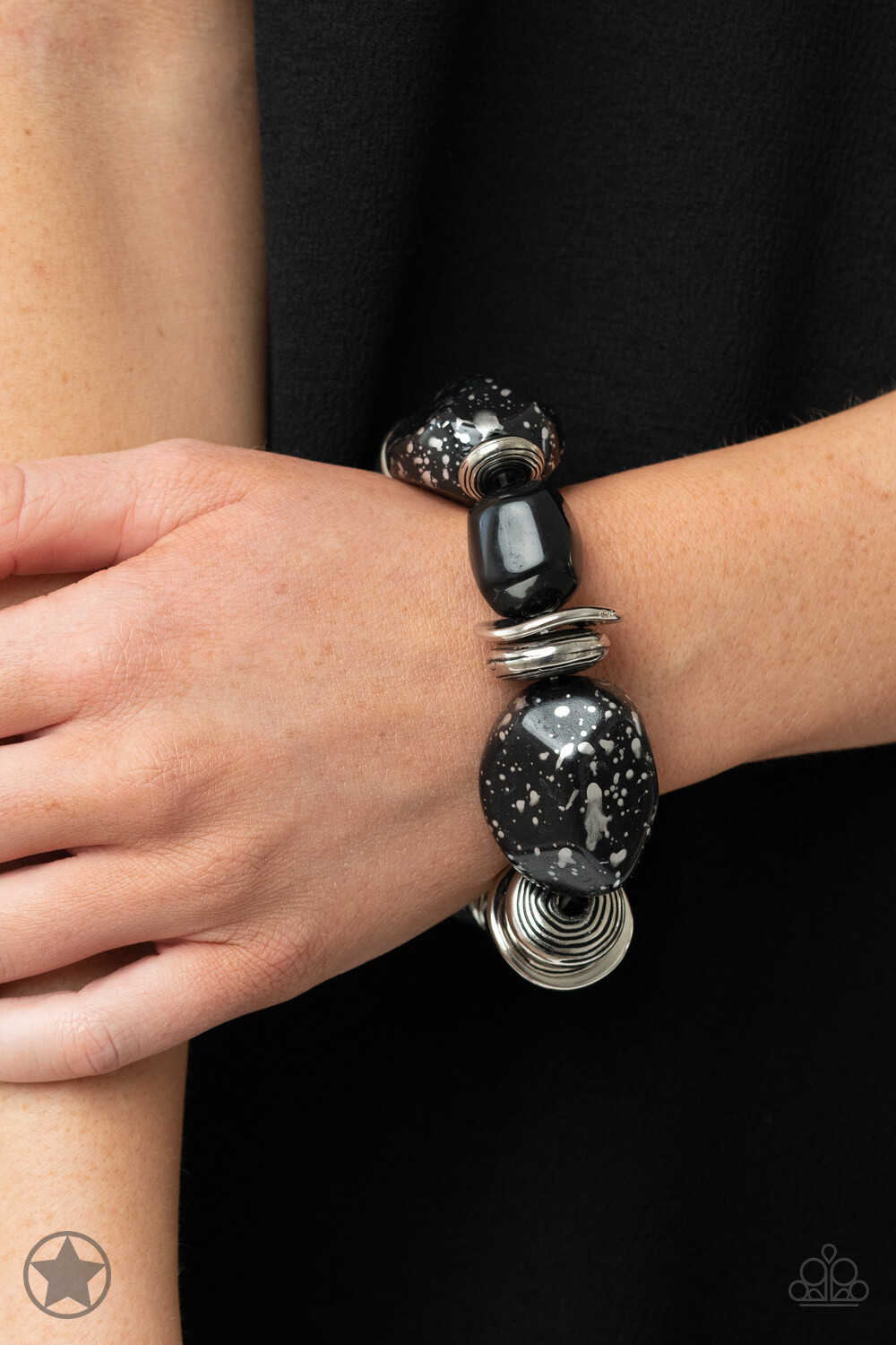 Glaze of Glory-Blockbuster-Black Bracelet