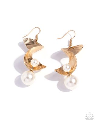 Curator Chic - Gold Earring