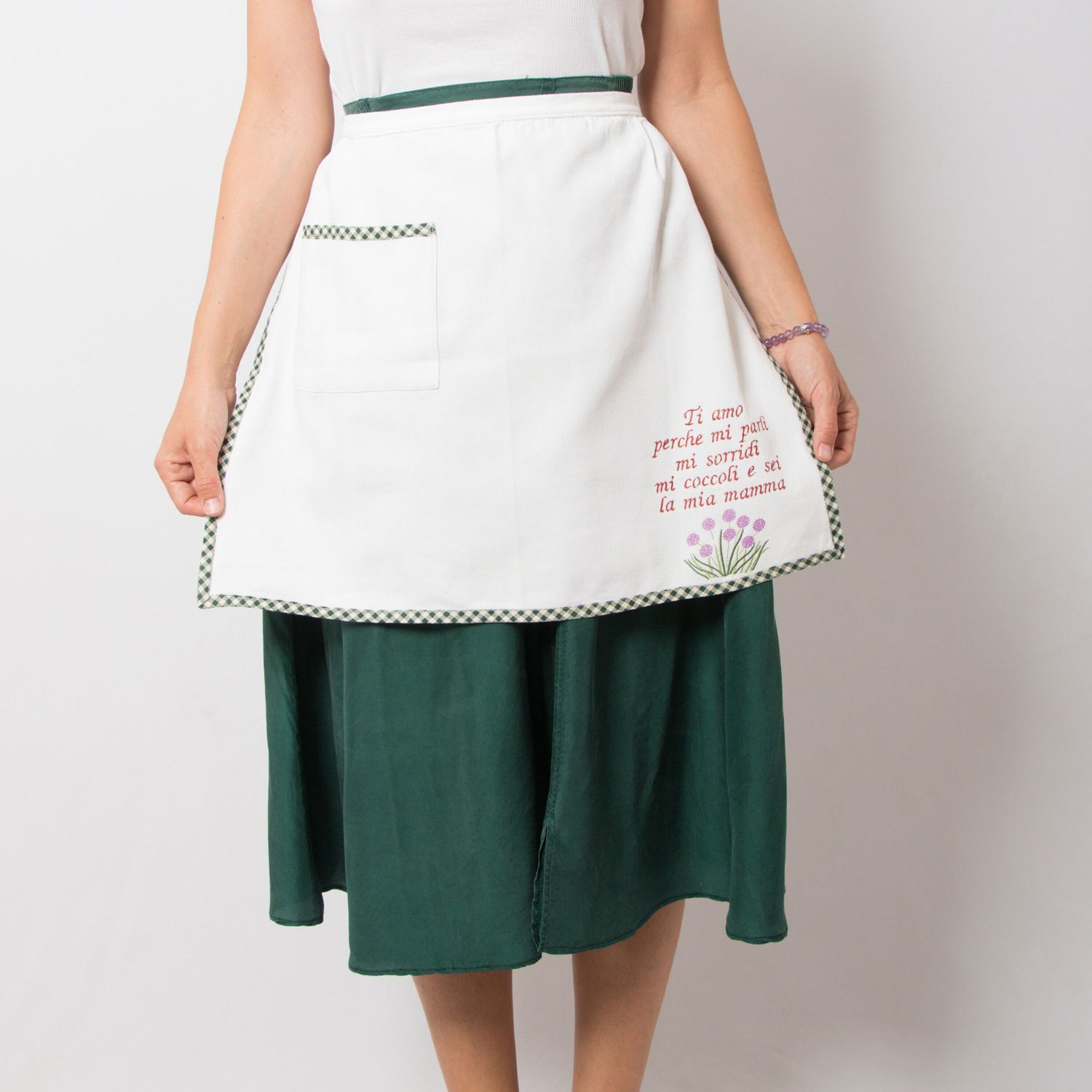 Italian Retro Waist Apron with Pocket Inspiration Words for Mother Floral Embroidery