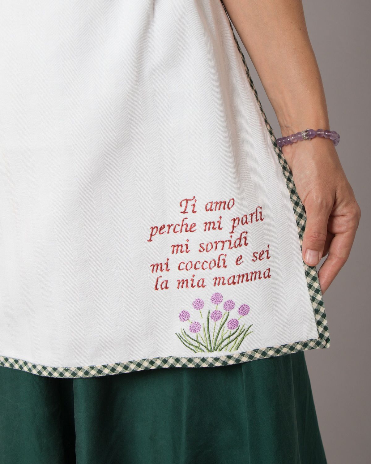 Italian Retro Waist Apron with Pocket Inspiration Words for Mother Floral Embroidery