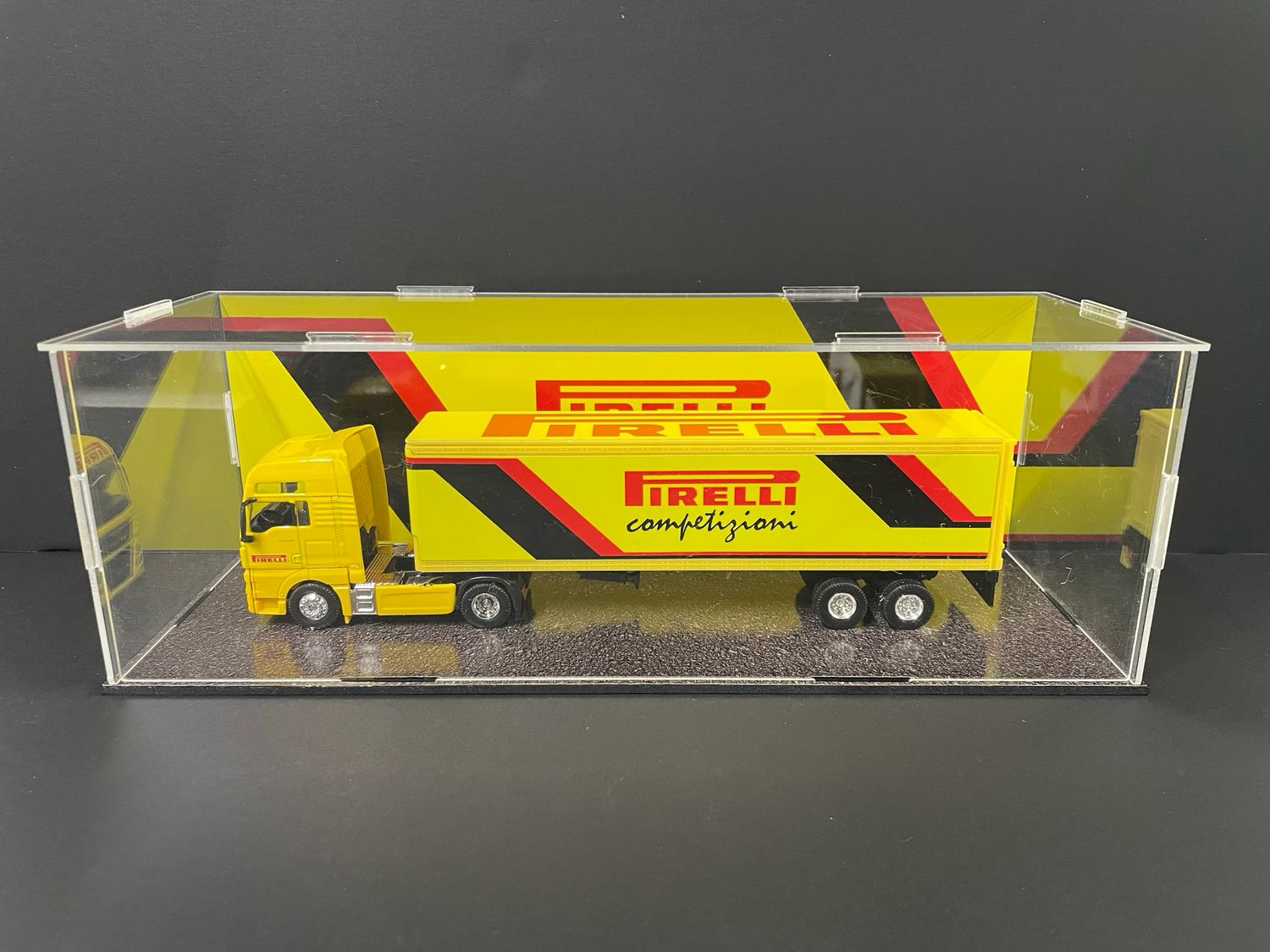 MAN TGX Truck/Trailer - PIRELLI Motorsport