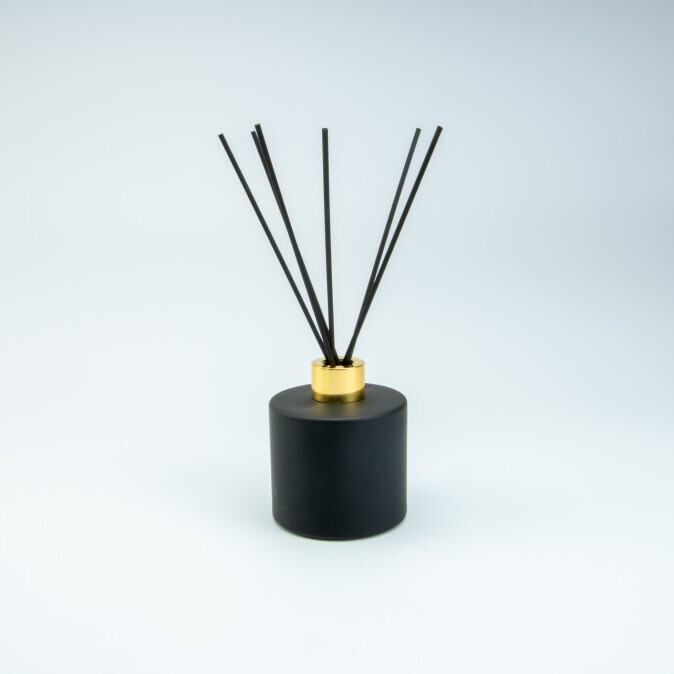 Set Parfumfles Cylinder Zwart Met Gouden Schroefdop + Geurstokjes - 200ml