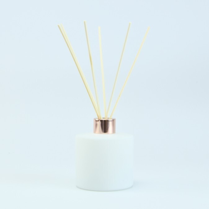 Set Parfumfles Cylinder Wit Met Rose Gold Schroefdop + Geurstokjes - 200 Ml