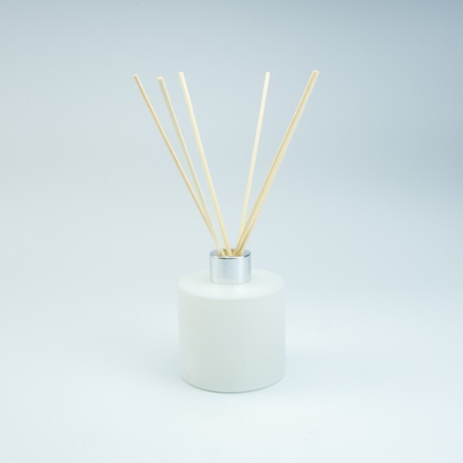 Set Parfumfles Cylinder Wit Met Zilveren Schroefdop + Geurstokjes - 200 Ml