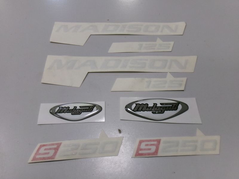 18123800 SERIE ADESISVI MALAGUTI MADISON 125 250
