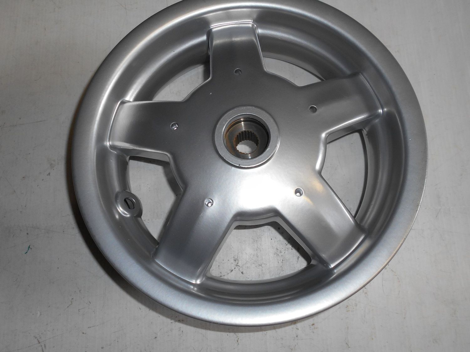 600067 CERCHIO RUOTA POSTERIORE VESPA LX 50 125 150
