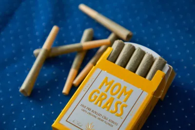 Mom Grass CBG Pre Rolled Joints 5 Pack