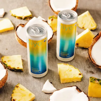 Hiyo: Pineapple Coconut Social Tonic