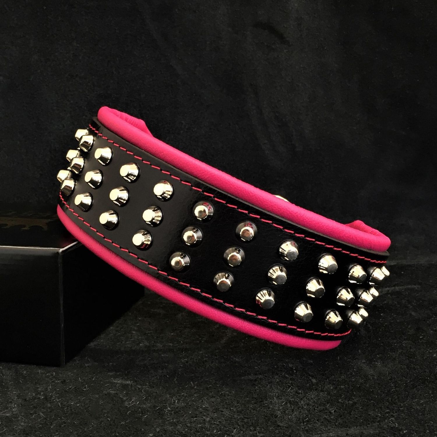 The "Stud" dog collar M-XL