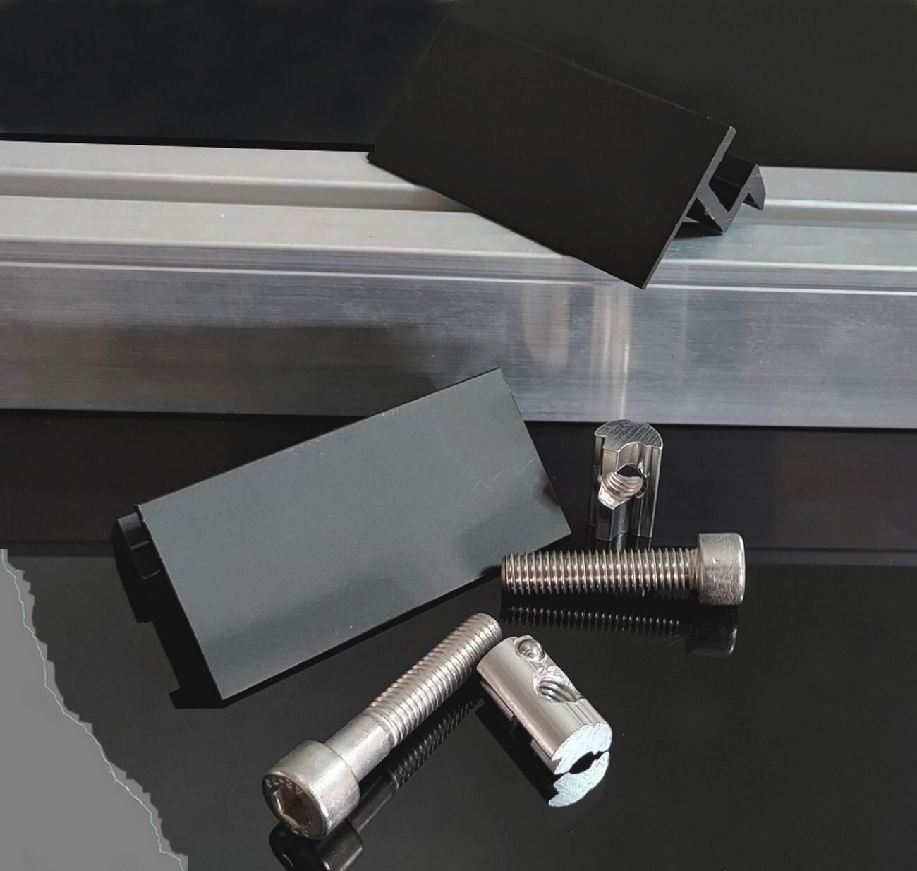 Solar Endklemme SCHWARZ 30mm inkl. Verschraubung PV Module Photovoltaik
