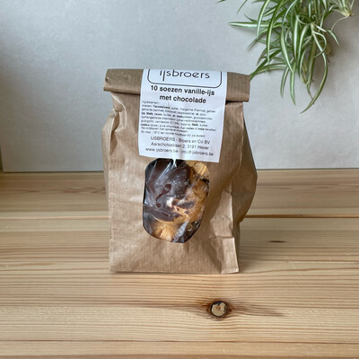 10 soezen met vanille-ijs met chocolade