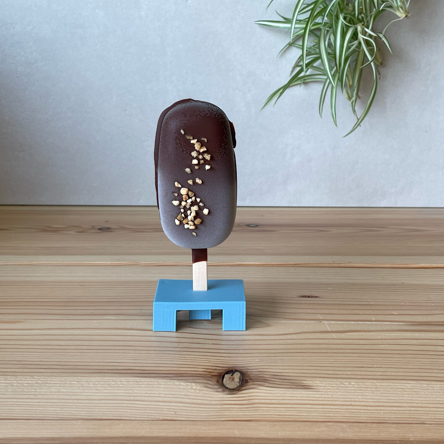 Frisco vegan hazelnoot-ijs met pure chocolade en bresielienne nootjes