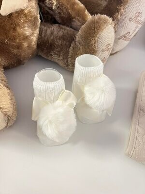 Coccoli kousjes met strik en pompon wit